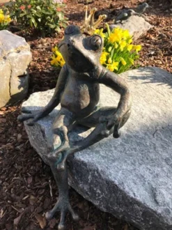 Bronzefigur Froschkönig Sitzend Groß (Art.Nr. 89015)