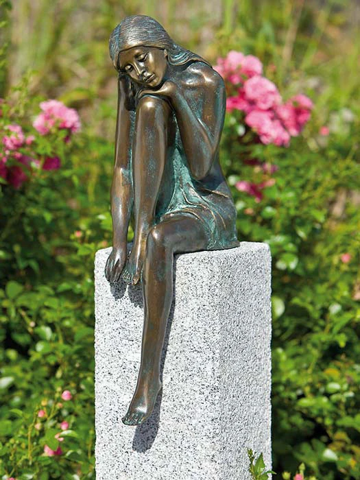Bronzefigur Emanuelle Auf Granitstele (Art.Nr. 88575) 1 Bronzefigur Emanuelle Auf Granitstele (Art.Nr. 88575)