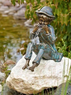 Bronzefigur Til Mit Mundharmonika (Art.Nr. 88588)