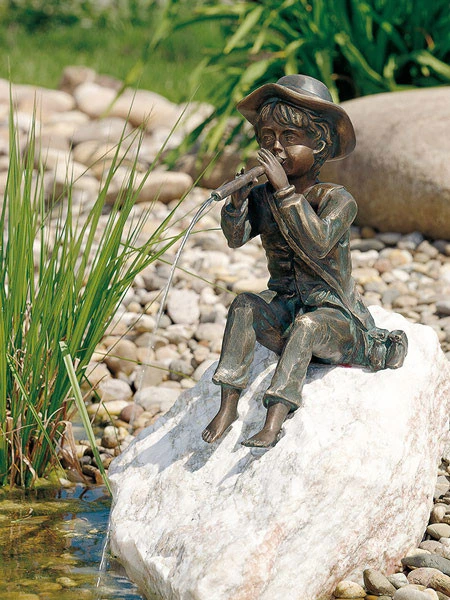 Bronzefigur Toni (Art.Nr. 88137) 1 Bronzefigur Toni (Art.Nr. 88137)